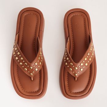 Papete com tachas - CARAMELO