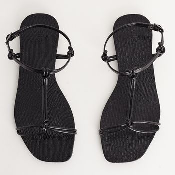 Rasteira tiras delicadas - PRETA