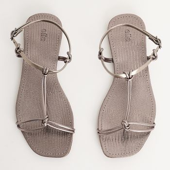 Rasteira tiras delicadas - PEWTER