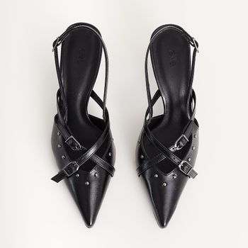 Scarpin Slingback com Tachas e Fivelas - PRETA