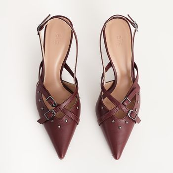 Scarpin Slingback com Tachas e Fivelas - BURGUNDY
