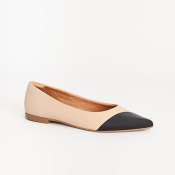 Sapatilha Bico Fino em Verniz - AMENDOA/PRETO