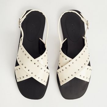 Rasteira Cruzada Tachas - OFF WHITE